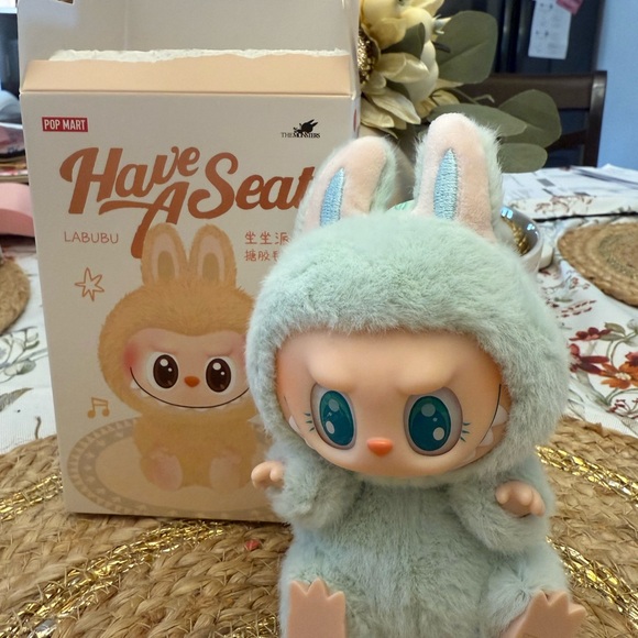 Pop Mart Labubu ququ - Picture 1 of 3